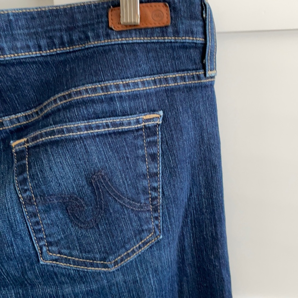 AG - The Tomboy Crop In dark wash